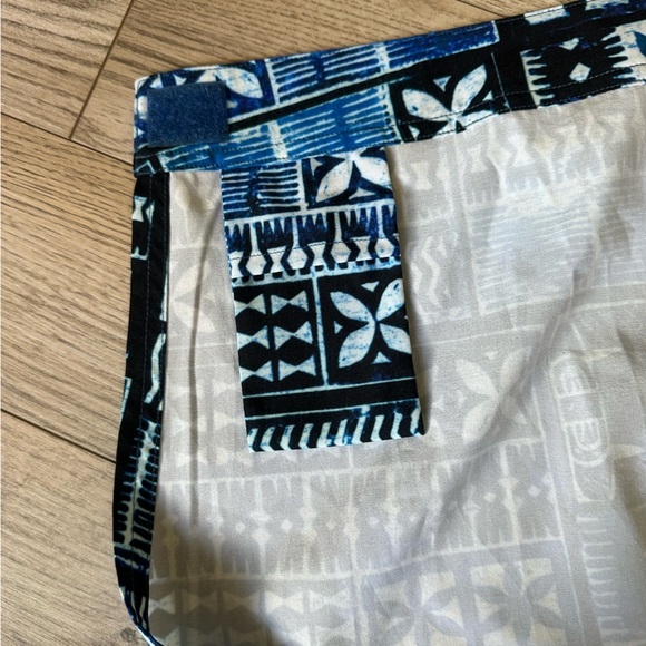 Rip Skirt Hawaii Geometric Patterned Black, Blue and White Adjustable Skirt - Picture 6 of 6